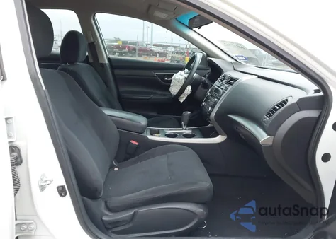 2015 Nissan Altima 2.5 S z USA, uszkodzony, nr VIN 1N4AL3AP6FN888067